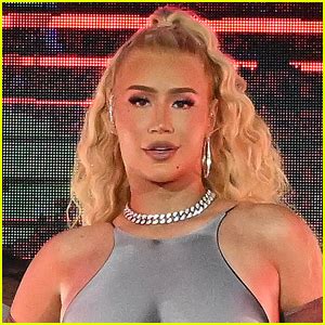 Iggy Azalea Boobs Tease Topless Onlyfans Video Leaked